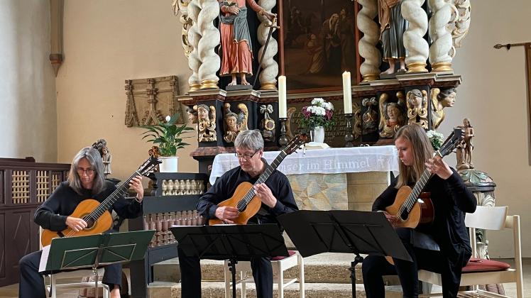 Die Gehrder Kirche eignet sich hervorragend für Konzerte, zeigte das Gitarrentrio Con Trastes.