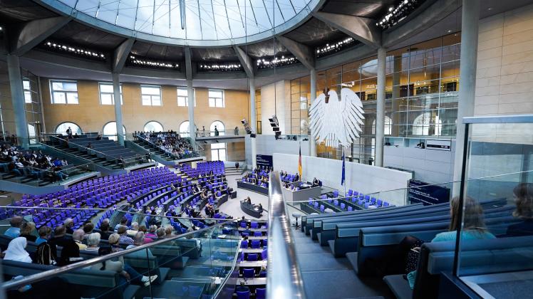62. Bundestagssitzung und Debatte Symbolbild Plenarsaal bei der 62. Sitzung des Deutschen Bundestag in Berlin *** 62 Bu