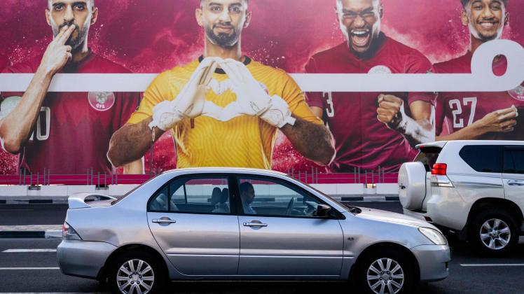 Werbung für die WM in Doha: Human Rights Watch wirft Katar die Festnahme und Misshandlung von queeren Menschen vor.