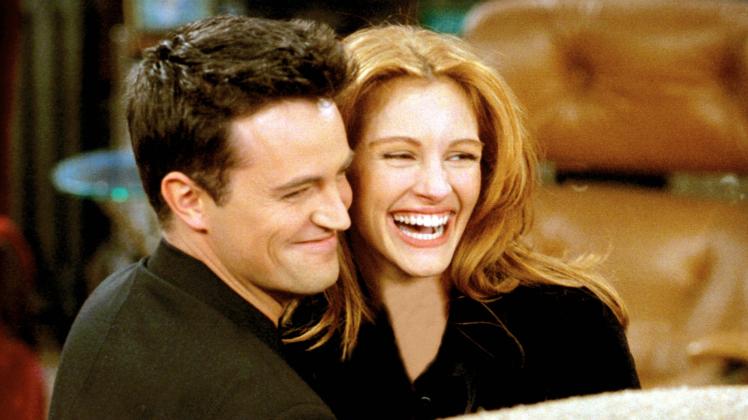 FRIENDS, Matthew Perry, Julia Roberts, The One After The Superbowl, Pt. I & II , (Season 2, epis. 212/213), 1994-2004,