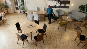 Das Café Lichtblick bietet viel Platz. Thomas ter Haseborg freut sich auf die Eröffnung.