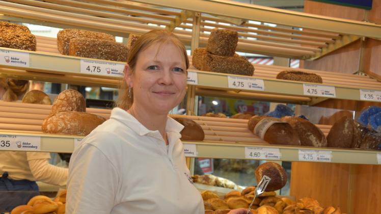 Anja Fechner, Brötchen und Kuchen gibt es in der Bäckerei Meesenburg auch am Feiertag.