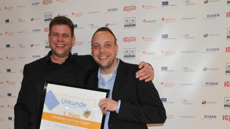 Große Freude bei Frank Triphaus (links) und Andreas Schnelte über den Gründerpreis Nordwest.  