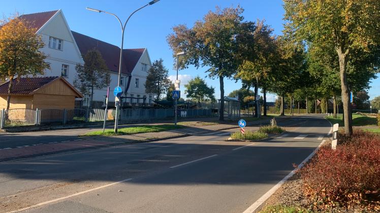 Auch vor der Grundschule und der Kita St. Katharina in Rieste sind an der Kreisstraße 148 einige Sanierungs- und Umbaumaßnahmen geplant.