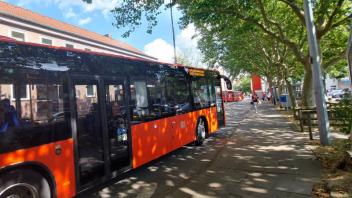 Ein Bus am ZOB in der Bad Oldesloer Innenstadt.  ÖPNV Bad Oldesloe Stormarn