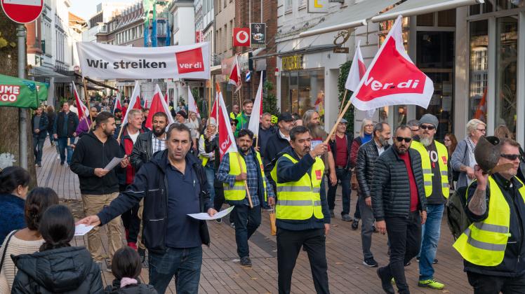 Streik der BusfahrerInnen in Elmshorn. wirtschaft verkehr ÖPNV pinneberg