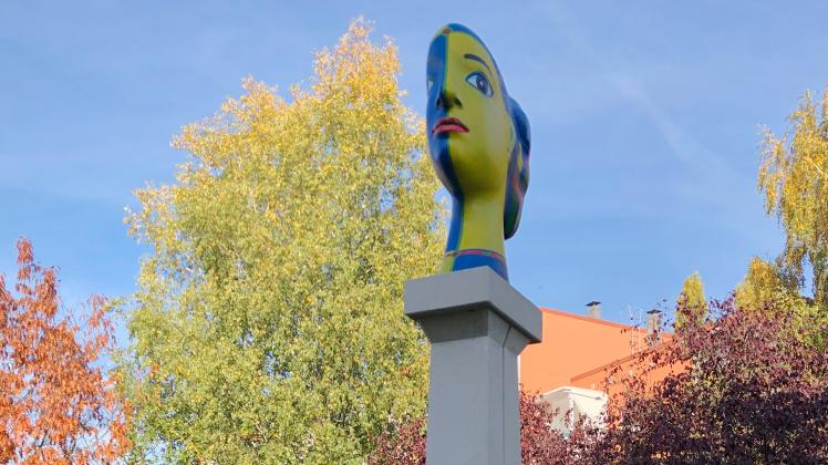 Kunstwerk „Tag und Nacht“ des Bildhauers Wolfgang Friedrich in Rostock-Dierkow aufgestellt