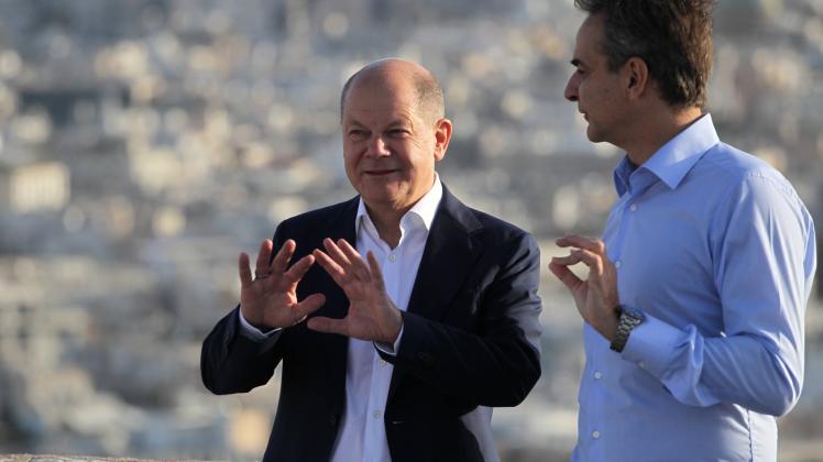 October 27, 2022, Athens, Greece: Greek Prime Minister Kyriakos Mitsotakis and German Chancellor Olaf Scholz talk at th
