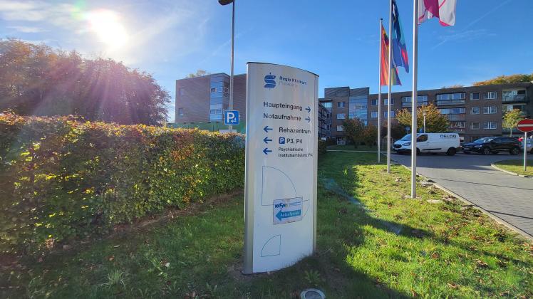Einige Patienten kommen auch zu Fuß in die Zentrale Notaufnahme in Pinneberg. 