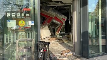 Der Vorraum der Sparkasse am Grünen Weg in Ganderkesee ist durch die Automatensprengung völlig zerstört worden. 