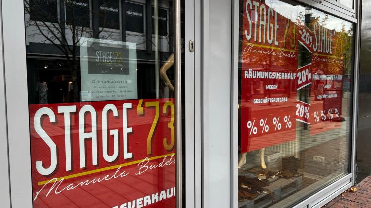 Das Modegeschäft Stage`73 in der Burgstraße 5 in Lingen wird geschlossen. Derzeit läuft der Räumungsverkauf.