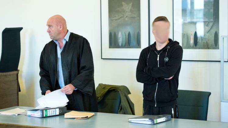 Gericht, Justiz, Goldjunge, Landgericht Osnabrück, Goldbaren zum Kauf angeboten / Prozessauftakt 28-Jähriger bundesweit bekannter Betrüger "Goldjunge" Tobias Gröschler