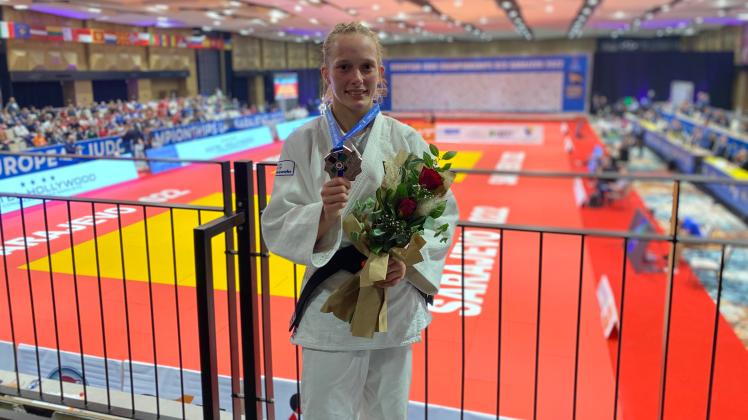 Judoka Annika Würfel vom VfK Bau Rostock hat bei den U23-Europameisterschaften in Sarajevo in ihrer Gewichtsklasse bis 52 Kilogramm Bronze gewonnen.