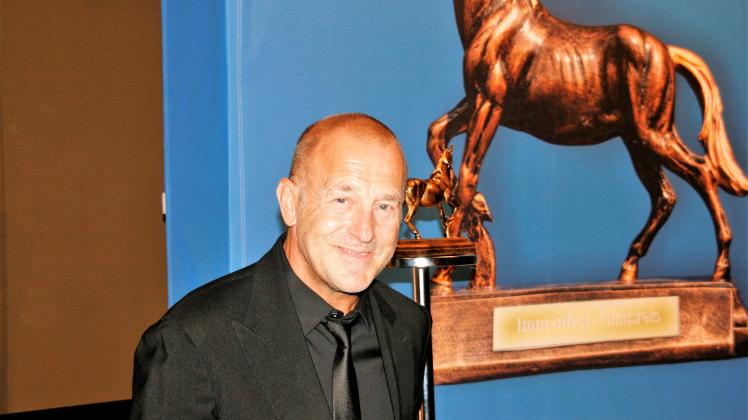 Schauspieler Heino Ferch ist seit Jahren passionierter Polospieler. Nun wurde er mit dem Immenhof-Filmpreis ausgezeichnet.