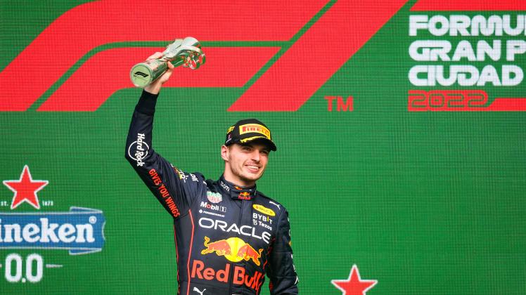 VERSTAPPEN Max (ned), Red Bull Racing RB18, portrait podium during the Formula 1 Grand Premio de la Ciudad de Mexico 202