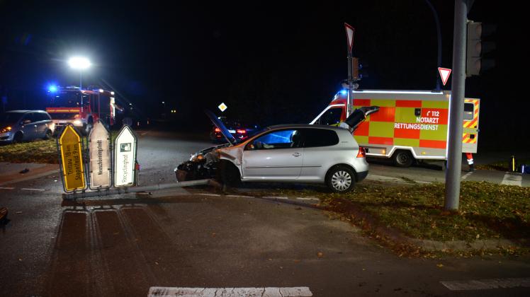 Fahrer Mit Zwei Promille Rammt Mit VW Golf Masten In Reinbek | SHZ