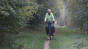 Herwig Jensen aus Schwabstedt ist einer jener Radler, die ausgedehnte Touren über die Wege in Nordfriesland machen – und deren baulichen Zustand kennen.