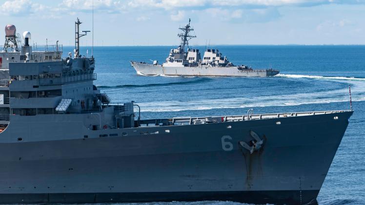 Zwei US-Kampfschiffe während des BALTOPS-Manövers der NATO im Juni 2020 in der Ostsee. 