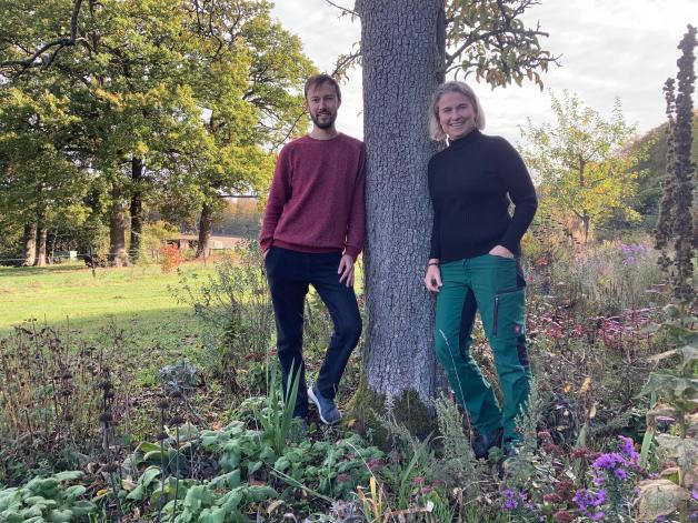 Bastian Rabeneck und Julia Kuhlmann sind die Macher des Gartenpodcasts „Querbeet“.