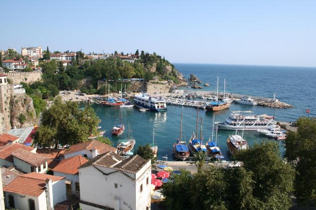 Die Bucht von Antalya lockt im November immer noch mit 21 Grad Wassertemperatur.