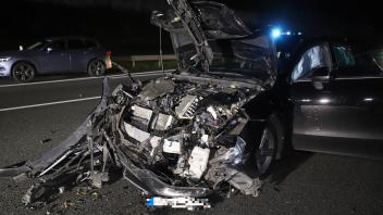 Bei einem schweren Unfall am 1. November auf der A7 bei Quickborn waren vier Menschen zum Teil schwer verletzt worden. Eine Ersthelferin bemängelte hinterher, dass kaum andere Autofahrer gestoppt hätten, um zu helfen.