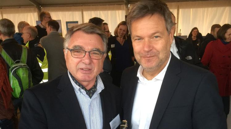 Werner Schweizer bei Einweihung der Westküstenleitung in Klixbüll