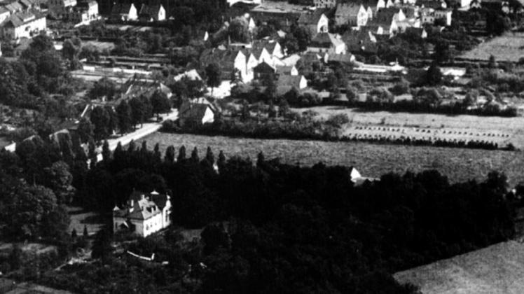 Die um 1930 entstandene Luftaufnahme veranschaulicht die ländliche Lage der 1972 abgerissenen Leffers-Villa (unten li.) im 
Areal zwischen Oldenburger Straße, Holbeinstraße und Rudolf-Königer-Straße.