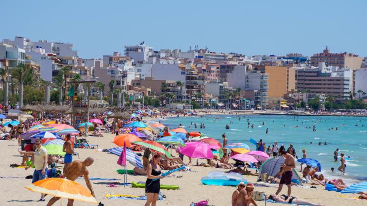 Playa de Palma auf Mallorca im zweiten Jahr der Corona-Pandemie Hochsaison Sommer 2021 -;Playa de Palma auf Mallorca im