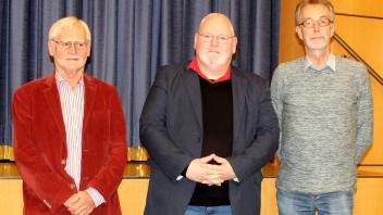 Bürgervorsteher Martin Radtke (Mitte) gratulierte Klaus-Dieter Schulz (links) und Rüdiger Reuter zur Wahl.