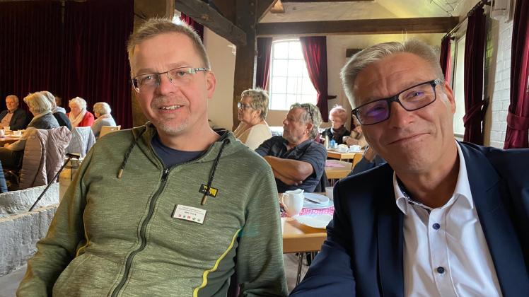 Hatten viele Fragen der Senioren zu beantworten: Sozialamtsleiter Henning Gülck (links) und Stadtwerkechef Mathias Stolten.