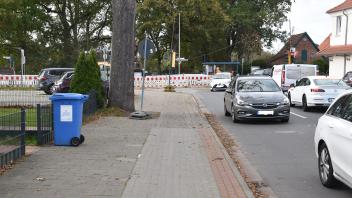 Das Abbiegen von der Schönemoorer Straße auf die Friedensstraße ist wieder problemlos möglich, nachdem hier auf der linken Seite der Friedensstraße das Parkverbot ausgeweitet wurde.
