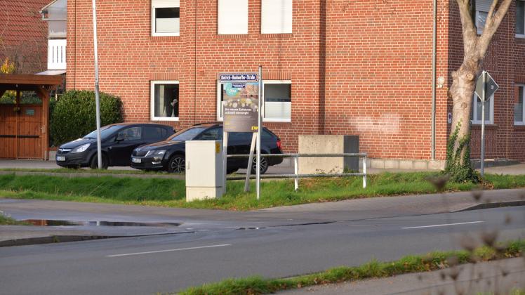 An der Einmündung der Dietrich-Bonhoeffer-Straße in die Nödiker Straße entsteht vorerst keine Querungshilfe für Radfahrer und Fußgänger.