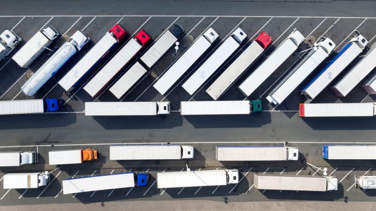 Lkw-Parkplätze an Autobahnen