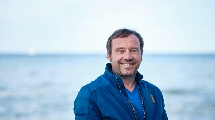 Gregor Sander, Autor des Buches "Alles richtig gemacht", fotografiert im Herbst 2018 an Rügens Nordküste