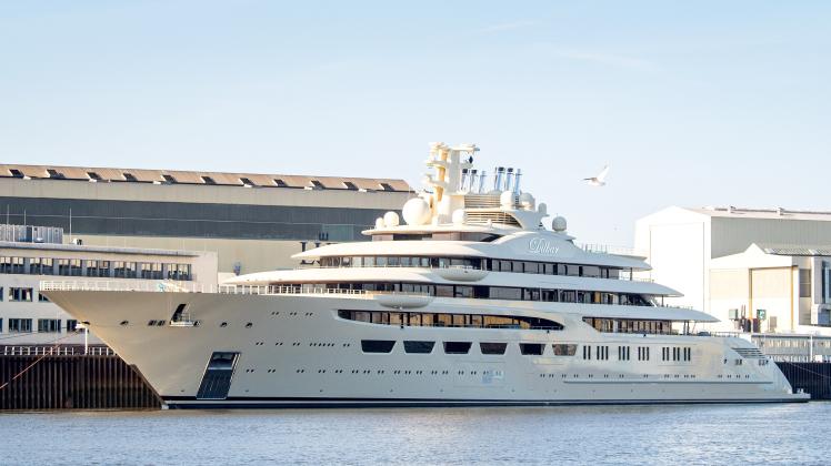 Beamte durchsuchen Luxusjacht «Dilbar» bei Bremen