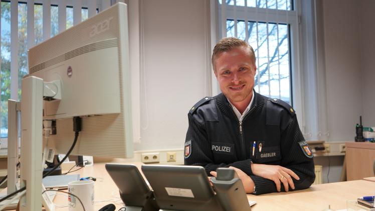 Seit 1. Oktober ist Thorsten Gaebler Chef des Polizeireviers Ahrensburg. Der vorherige Leiter, Jörg Marienberg, verabschiedete sich Dezember vergangenen Jahres in den Ruhestand.