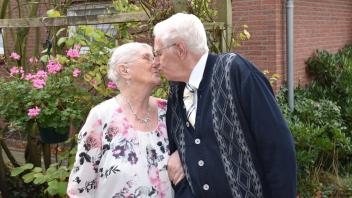 Fine und Heinz Käter am Mittwoch ihren 60. Hochzeitstag: Sie blicken auf ein glückliches Leben zurück.