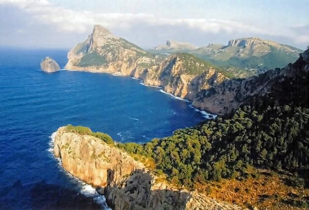 Auch im Winter sollte man nicht auf den Ausflug zum Kap Formentor und seinem Leuchtturm verzichten.