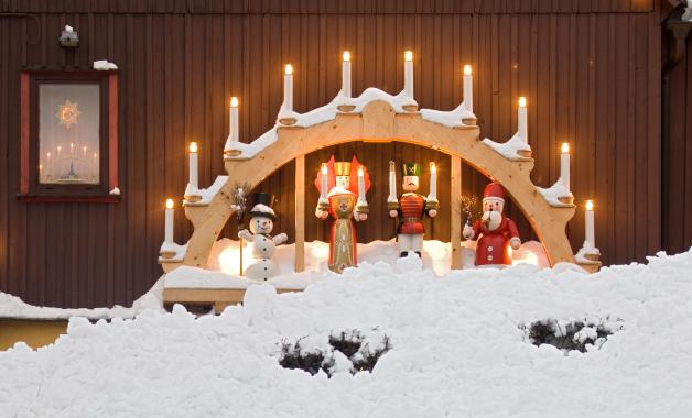 Traditionelle Weihnachtsdekoration im Erzgebirge.