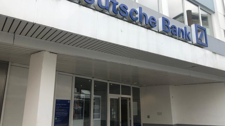 Die SB-Stelle der Deutschen Bank in der Delmenhorster Fußgängerzone schließt.