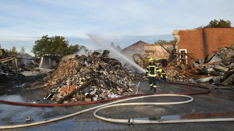 Erst wenige Tage ist es her, dass eine Fertigungshalle der Firma Westermann in Meppen vollständig abbrannte. Doch schon jetzt hat sich das Unternehmen aus der Schockstarre gelöst. 