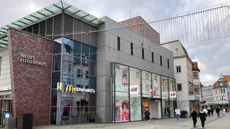 H&M will das Neue Fitgerhaus in der Delmenhorst Innenstadt Ende Mai 2023 verlassen. 