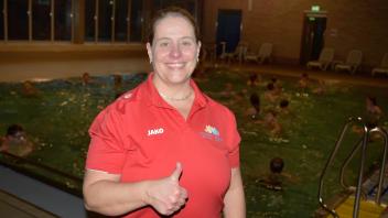 38 Schwimmkurse in Bad Essen: Bademeisterin Kerstin Droste freut sich über viele Kinder, die nun schwimmen können