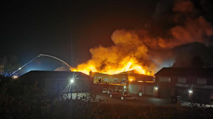 Eine Fertigungshalle der Firma Westermann in Meppen ist am vergangenen Montag bis auf die Grundmauern abgebrannt. Der Firmenchef schätzt den Schaden auf knapp zehn Millionen Euro. 