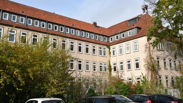 Der Altbau des früheren Josef-Hospitals Delmenhorst (JHD) verfügt über viele ehemalige Patientenzimmer und soll bis zu 300 Flüchtlingen Platz bieten.   