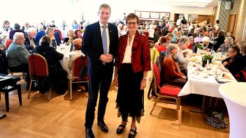 Bürgermeister Ralf Wessel dankte in seiner Begrüßung der Plattdeutschbeauftragten Meike Ahlers für die gute Idee und die Organisation der gelungenen Veranstaltung.