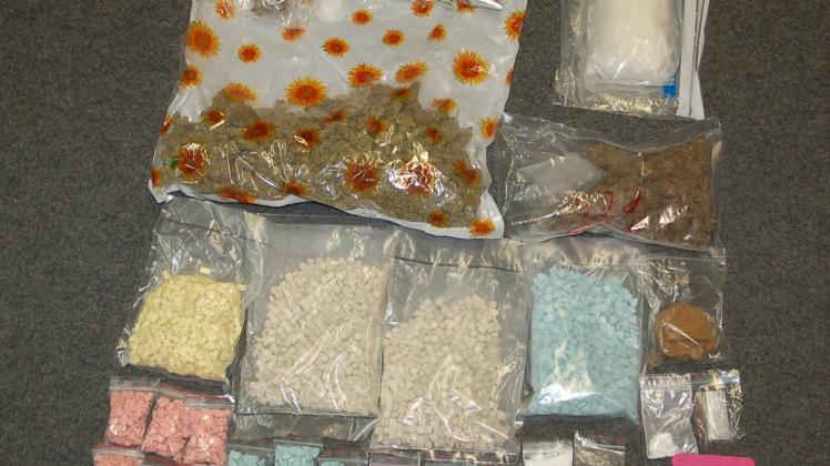 Drogen unterschiedlichster Art fand die Polizei in der Wohnung eines Quakenbrückers.
