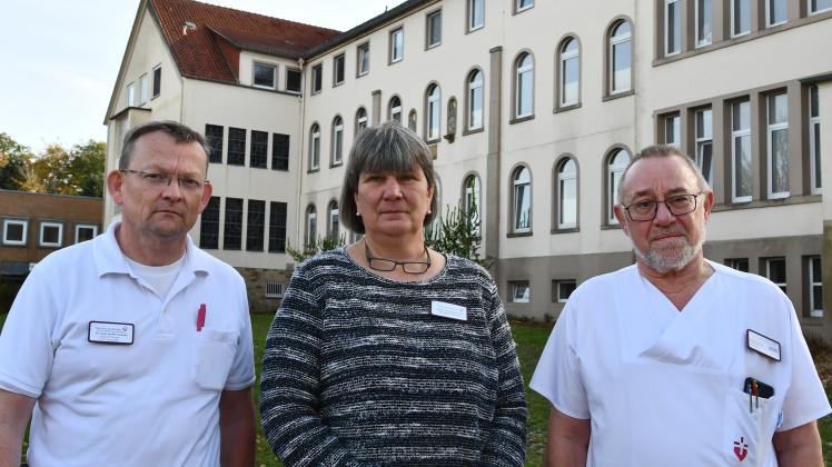 Der schlimmste Moment ihrer Laufbahn erlebten Dr. Steffen Schulte (von links), Maria Lemmermöhle und Winfried Mönig, als sie von radikalen Umstrukturierung des Marienhospitals Ankum erfuhren.