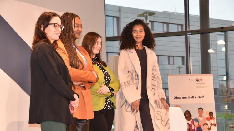 Der Influencer*innen-Talk mit Eva-Maria Sommer, Aminata Touré und Lijana Risen eröffnet offiziell das Medienkompetenz-Festival in Kiel.