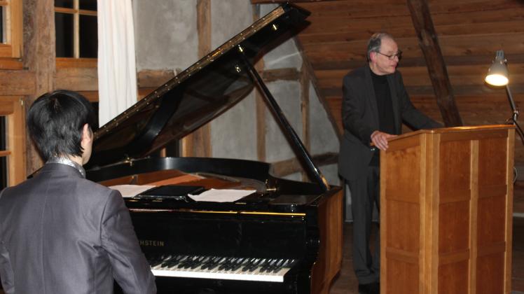 Kotaro Fukuma am Flügel und Michael Fürtjes als Sprecher boten in der Konzertscheune einen Abend mit Klaviermsuik und Texten   aus der Romantik. Lena Weimer